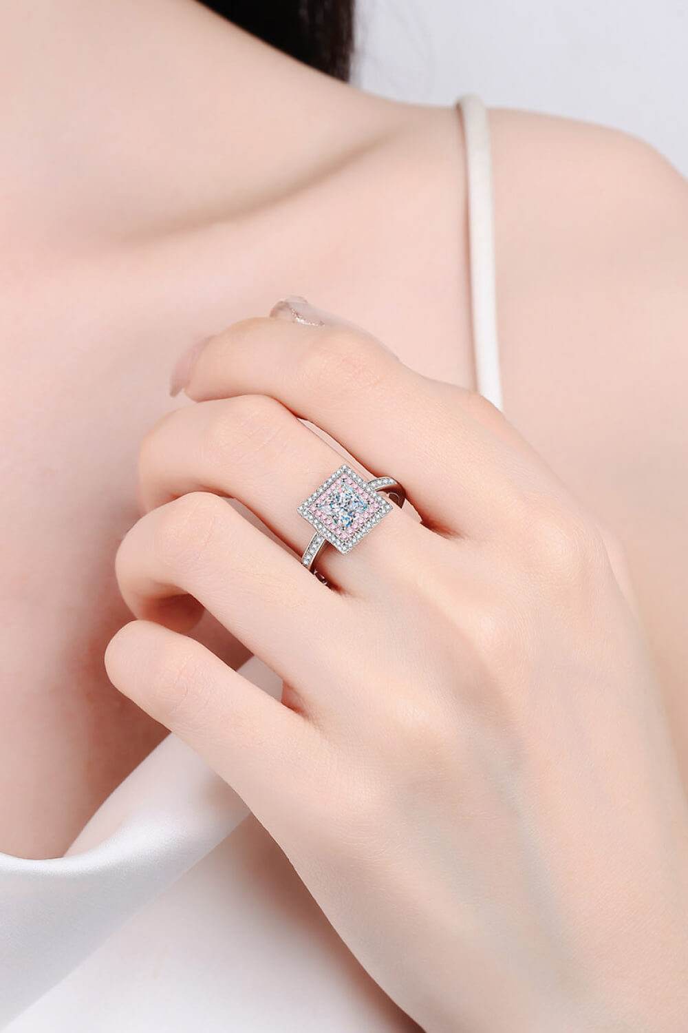 Stay Elegant 1 Carat Moissanite Ring - Swiss Jewellers